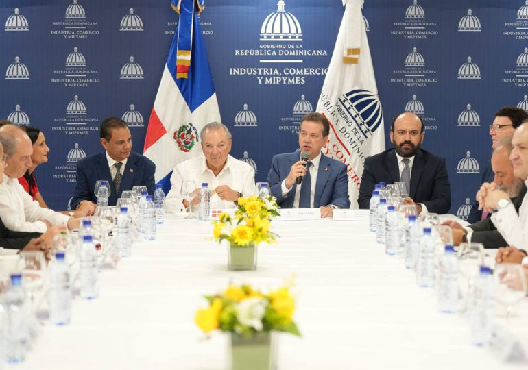 Bison&oacute; exposes before members of the Diplomatic Corps about investment potential in the Dominican Republic